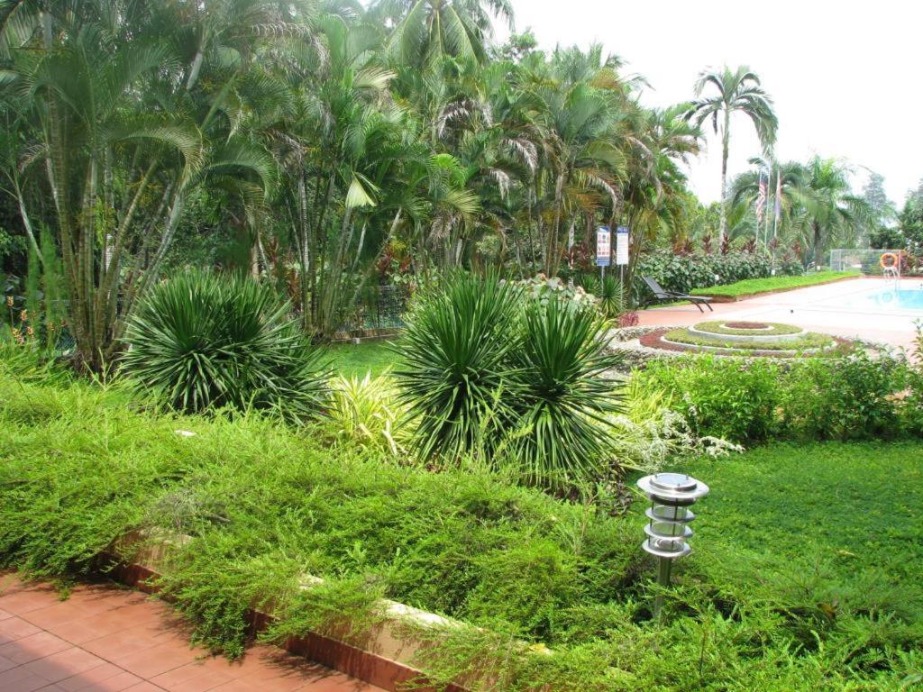 Mersing Merlin Inn מראה חיצוני תמונה